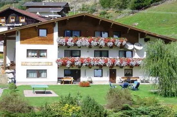 Austria Privát Sankt Leonhard, Exteriorul
